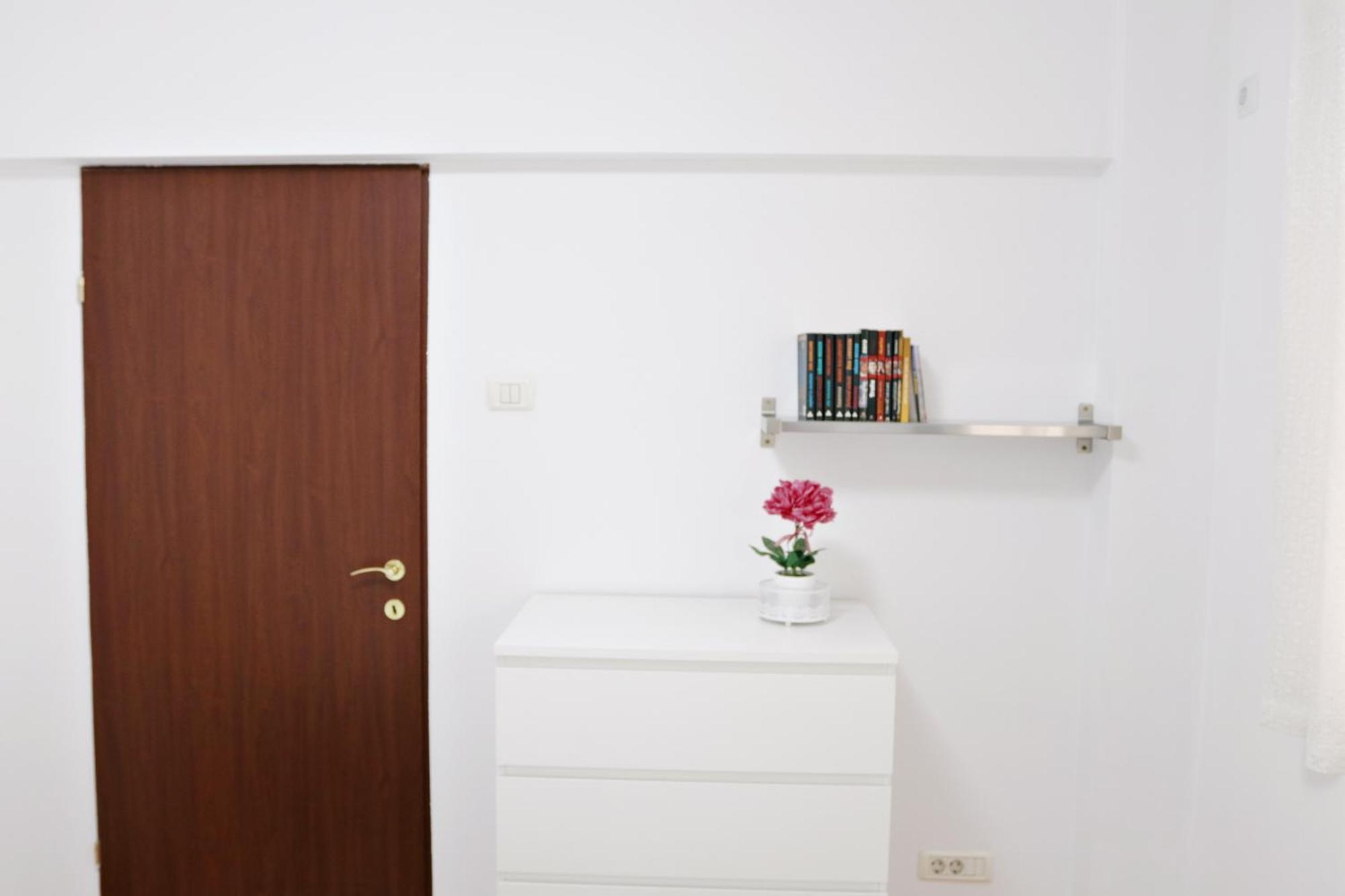 City Base I 2 Bedroom Apt Victoriei Bucharest Exterior photo